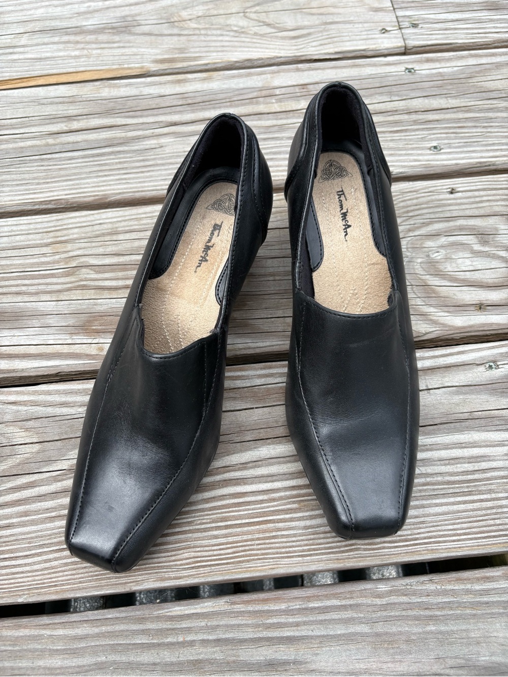 Thom McAn Women’s Black Leather Slip-On Square-Toe Loafers Size 9W